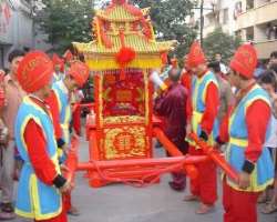 If you visited the temple, you have seen wooden sedan chairs that are decorated with intricate carvings of gods. These festivals are used to transport